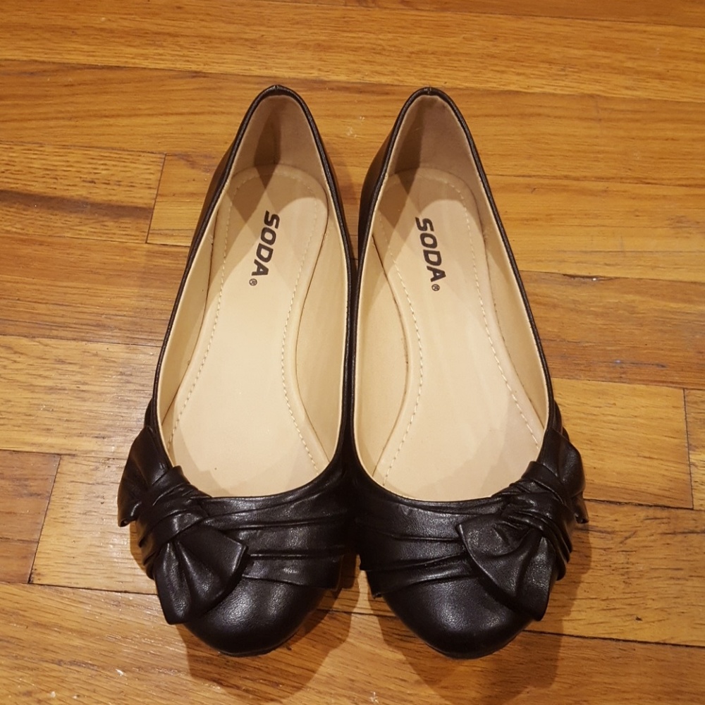 Soda flats with bow detail